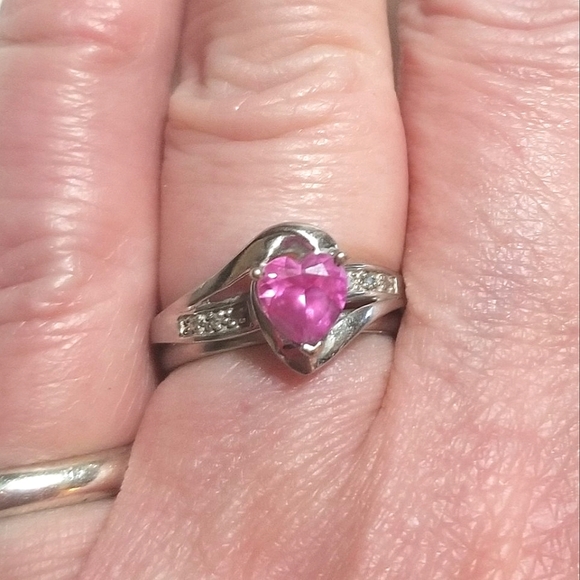 Vintage Jewelry - SOLID 10KT GOLD Vintage Barbie Pink Topaz Diamond Ring